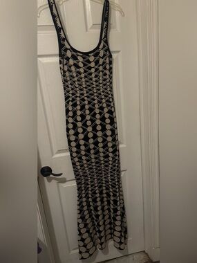 Sleeveless black and cream sweater dress